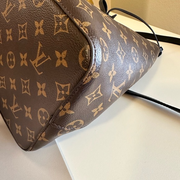 Louis Vuitton NeoNoe MM - Picture 9 of 12